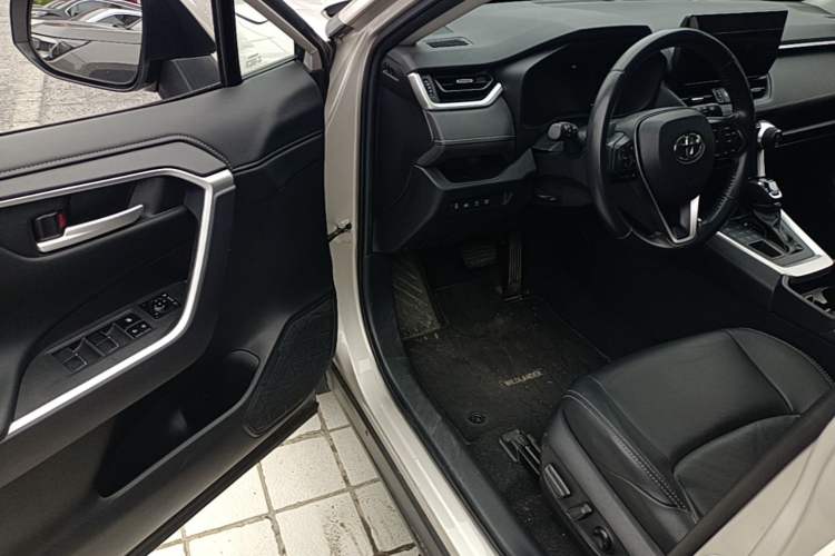 Used Toyota Wildlander 2023 2.0L CVT Two-Wheel Drive Luxury PLUS Edition Driver Seat