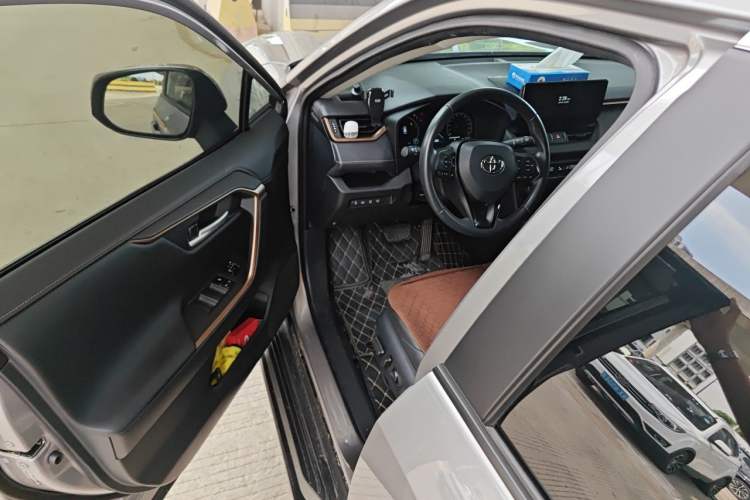 Used Toyota Wildlander 2023 Dual-Engine 2.5L E-CVT 4x4 Luxury PLUS Edition Driver Seat