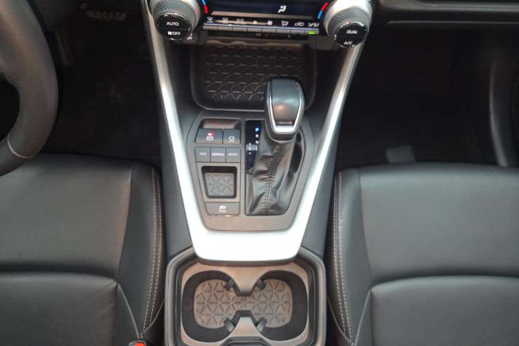Used Toyota Wildlander 2023 Dual-Motor 2.5L E-CVT Two-Wheel Drive Luxury PLUS Edition Gear Lever