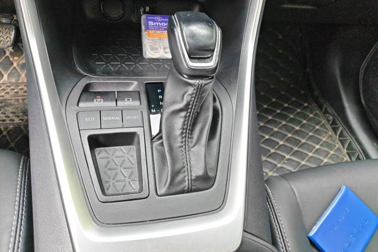Used Toyota Wildlander 2023 2.0L CVT Two-Wheel Drive Luxury PLUS Edition Gear Lever