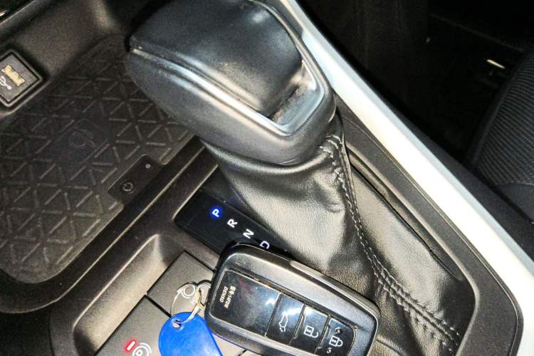Used Toyota Wildlander 2023 Dual-Motor 2.5L E-CVT Four-Wheel Drive Prestige Edition Gear Lever