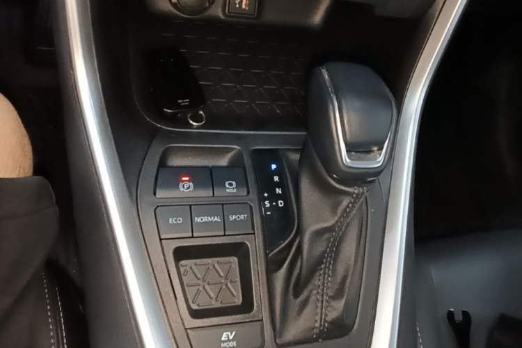 Used Toyota Wildlander 2023 Dual-Motor 2.5L E-CVT Two-Wheel Drive Luxury PLUS Edition Gear Lever