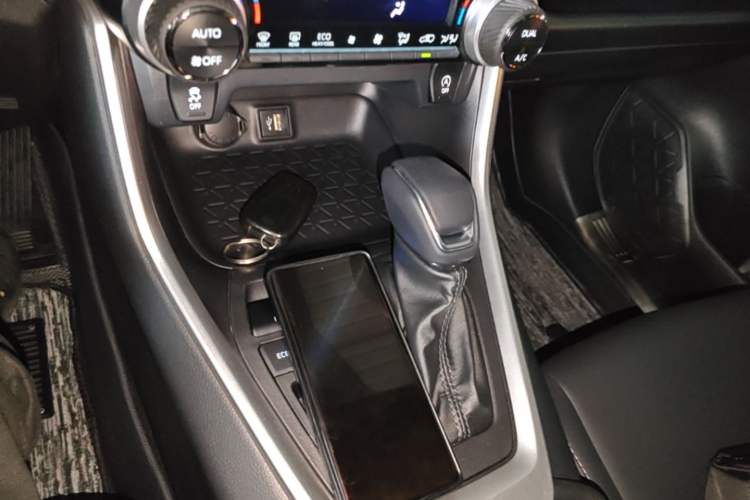 Used Toyota Wildlander 2023 2.0L CVT Two-Wheel Drive Urban Edition Gear Lever