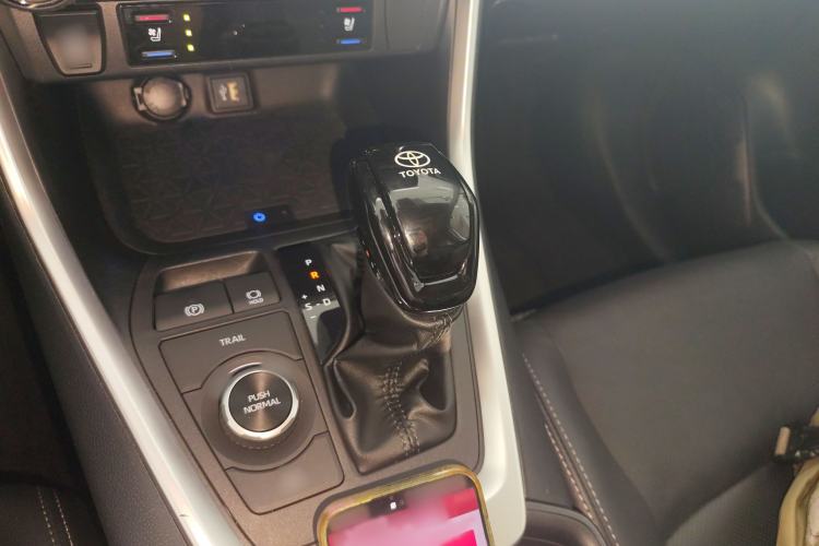 Used Toyota Wildlander 2023 Dual-Motor 2.5L E-CVT Four-Wheel Drive Prestige Edition Gear Lever