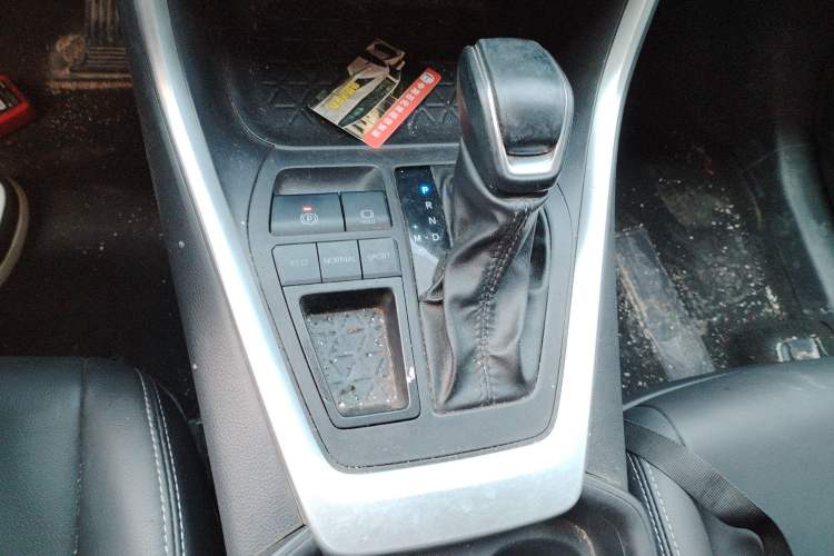 Used Toyota Wildlander 2023 2.0L CVT Two-Wheel Drive Luxury PLUS Edition Gear Lever