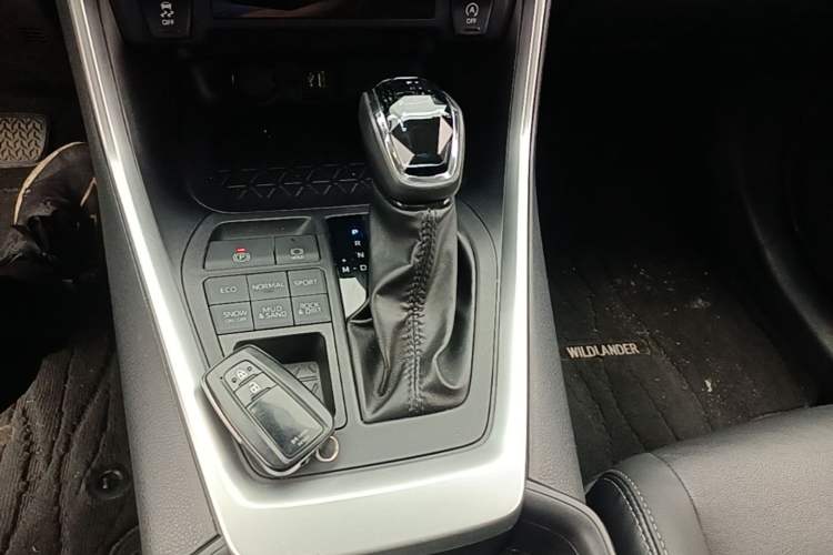 Used Toyota Wildlander 2023 2.0L CVT Two-Wheel Drive Luxury PLUS Edition Gear Lever