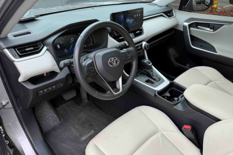 Used Toyota Wildlander 2023 2.0L CVT Four-Wheel Drive Luxury PLUS Edition Interior 11