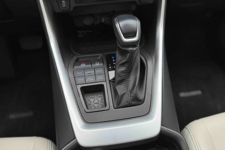 Used Toyota Wildlander 2023 2.0L CVT Four-Wheel Drive Luxury PLUS Edition Interior 3