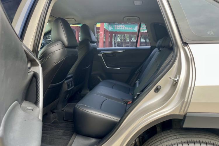 Used Toyota Wildlander 2023 2.0L CVT Two-Wheel Drive Leading Edition Interior 3