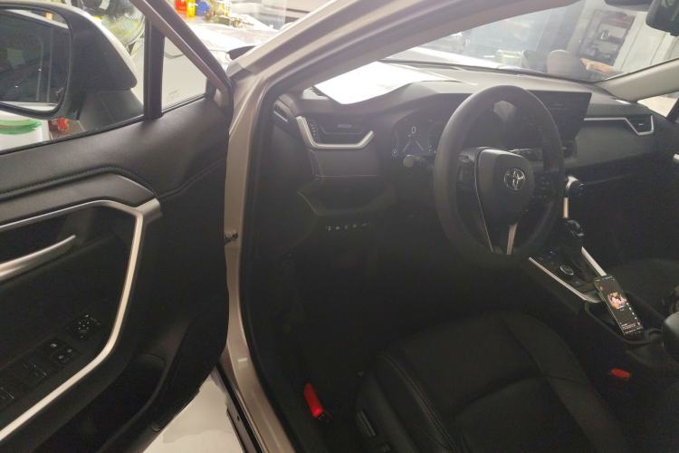 Used Toyota Wildlander 2023 Dual-Motor 2.5L E-CVT Four-Wheel Drive Prestige Edition Interior 3