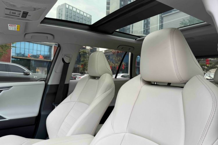 Used Toyota Wildlander 2023 2.0L CVT Four-Wheel Drive Luxury PLUS Edition Interior 4