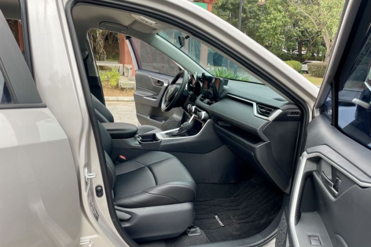 Used Toyota Wildlander 2023 2.0L CVT Two-Wheel Drive Leading Edition Interior 4