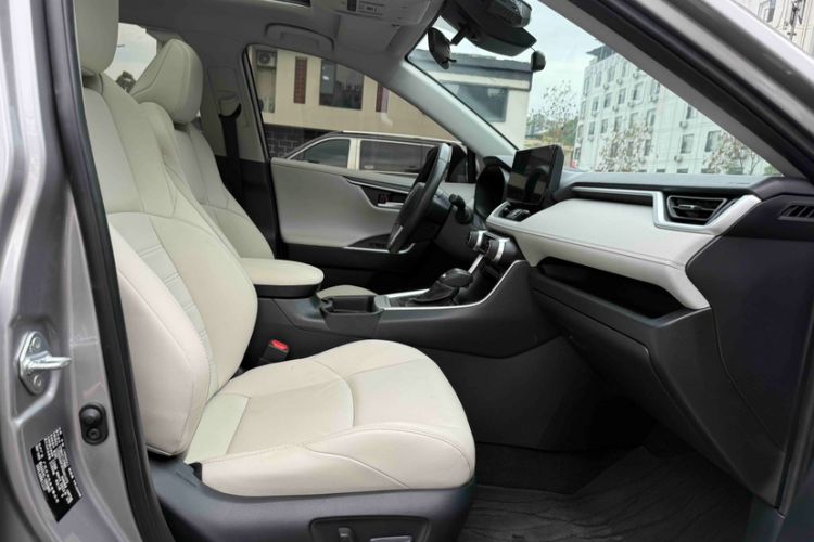 Used Toyota Wildlander 2023 2.0L CVT Four-Wheel Drive Luxury PLUS Edition Interior 6