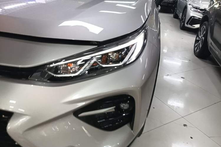 Used Toyota Wildlander 2023 Dual-Motor 2.5L E-CVT Two-Wheel Drive Luxury PLUS Edition Left Front Headlight