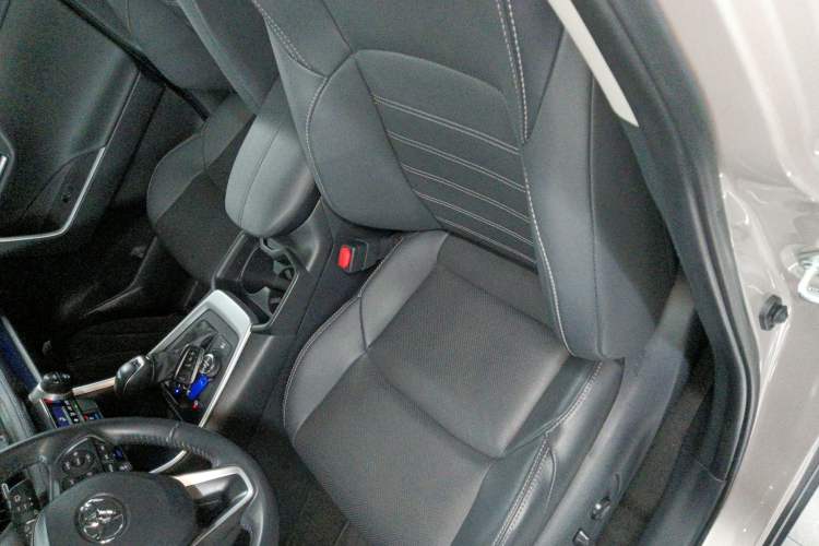 Used Toyota Wildlander 2023 Dual-Motor 2.5L E-CVT Four-Wheel Drive Prestige Edition Left Front Seat