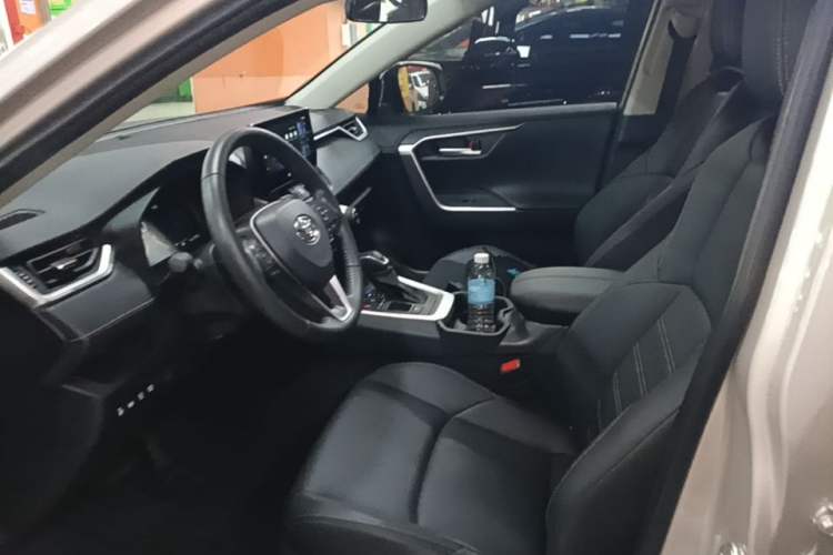 Used Toyota Wildlander 2023 Dual-Motor 2.5L E-CVT Two-Wheel Drive Luxury PLUS Edition Left Front Seat