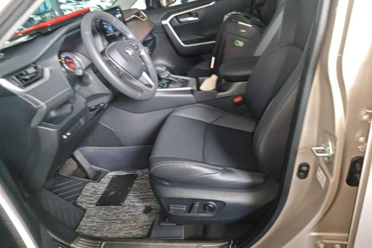 Used Toyota Wildlander 2023 2.0L CVT Two-Wheel Drive Urban Edition Left Front Seat