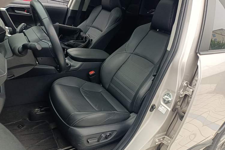 Used Toyota Wildlander 2023 2.0L CVT Two-Wheel Drive Luxury PLUS Edition Left Front Seat