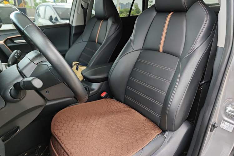 Used Toyota Wildlander 2023 Dual-Engine 2.5L E-CVT 4x4 Luxury PLUS Edition Left Front Seat