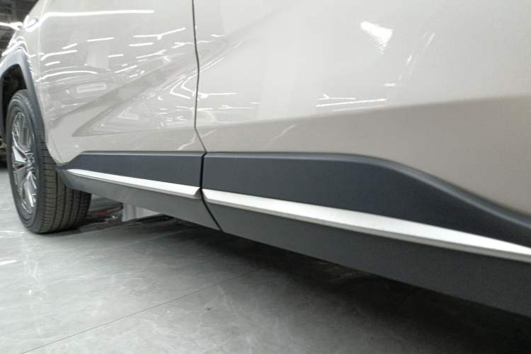 Used Toyota Wildlander 2023 Dual-Motor 2.5L E-CVT Four-Wheel Drive Prestige Edition Left Side Sill