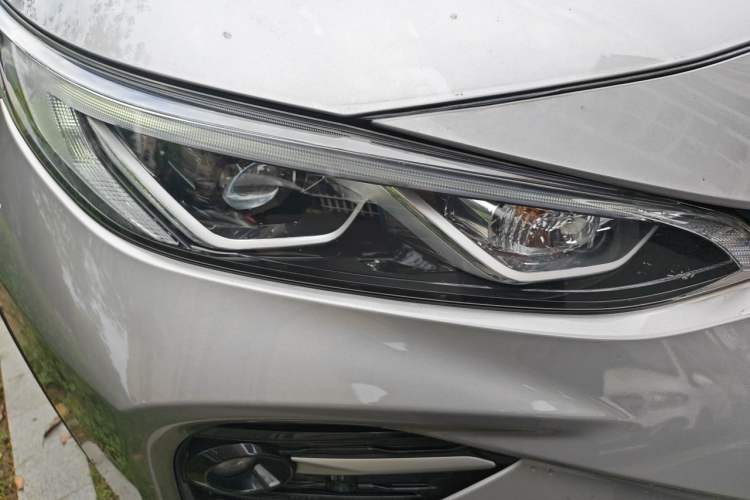 Used Toyota Wildlander 2023 2.0L CVT Two-Wheel Drive Luxury PLUS Edition Right Front Headlight