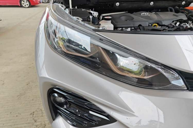 Used Toyota Wildlander 2023 Dual-Engine 2.5L E-CVT 4x4 Luxury PLUS Edition Right Front Headlight