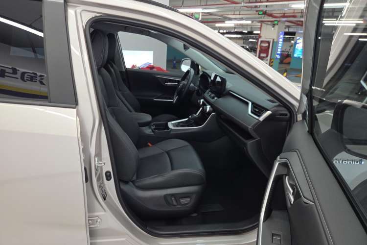Used Toyota Wildlander 2023 Dual-Motor 2.5L E-CVT Two-Wheel Drive Luxury PLUS Edition Right Front Seat