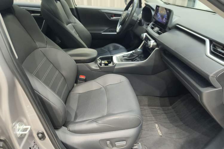 Used Toyota Wildlander 2023 Dual-Motor 2.5L E-CVT Four-Wheel Drive Prestige Edition Right Front Seat