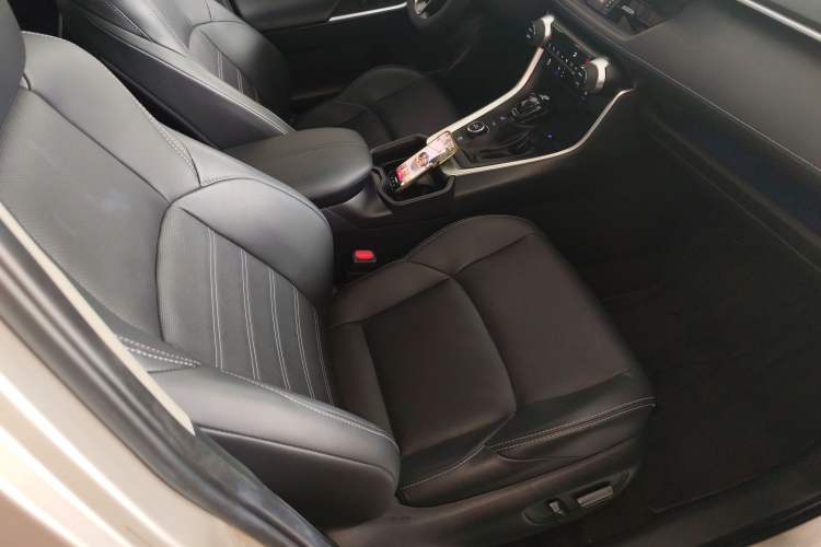 Used Toyota Wildlander 2023 Dual-Motor 2.5L E-CVT Four-Wheel Drive Prestige Edition Right Front Seat
