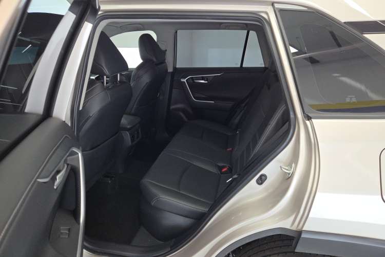 Used Toyota Wildlander 2023 Dual-Motor 2.5L E-CVT Two-Wheel Drive Luxury PLUS Edition Right Rear Seat