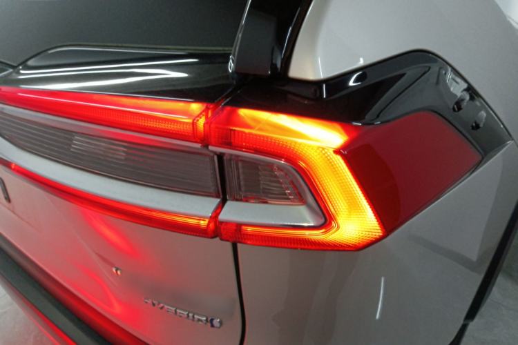 Used Toyota Wildlander 2023 Dual-Motor 2.5L E-CVT Four-Wheel Drive Prestige Edition Right Rear Taillight