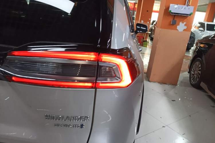 Used Toyota Wildlander 2023 Dual-Motor 2.5L E-CVT Two-Wheel Drive Luxury PLUS Edition Right Rear Taillight