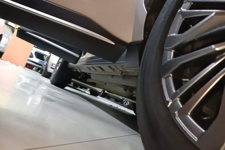 Used Toyota Wildlander 2023 Dual-Motor 2.5L E-CVT Two-Wheel Drive Luxury PLUS Edition Right Side Sill