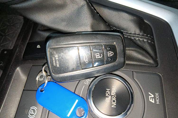 Used Toyota Wildlander 2023 Dual-Motor 2.5L E-CVT Four-Wheel Drive Prestige Edition Vehicle Key