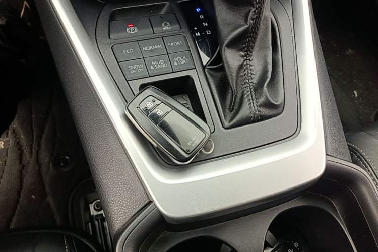 Used Toyota Wildlander 2023 2.0L CVT Two-Wheel Drive Luxury PLUS Edition Vehicle Key