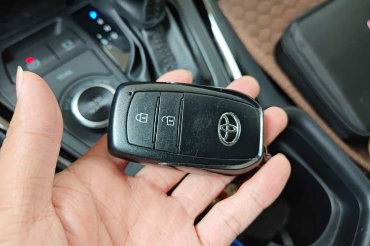 Used Toyota Wildlander 2023 Dual-Engine 2.5L E-CVT 4x4 Luxury PLUS Edition Vehicle Key