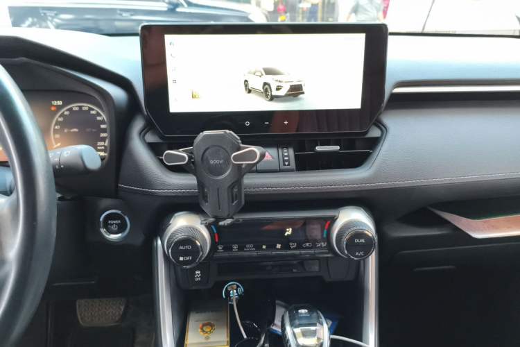 Used Toyota Wildlander 2023 Dual-Motor 2.5L E-CVT Two-Wheel Drive Luxury PLUS Edition Audio And AC Panel