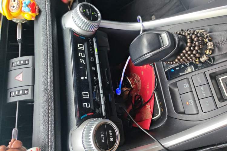 Used Toyota Wildlander 2023 Dual-Motor 2.5L E-CVT Two-Wheel Drive Luxury PLUS Edition Audio And AC Panel