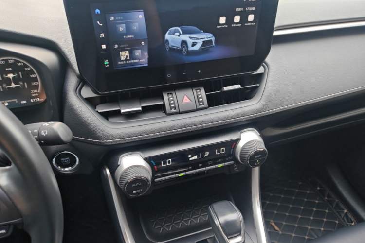 Used Toyota Wildlander 2023 2.0L CVT Four-Wheel Drive Luxury PLUS Edition Audio And AC Panel