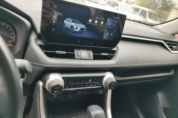Used Toyota Wildlander 2023 2.0L CVT Four-Wheel Drive Luxury PLUS Edition Audio And AC Panel