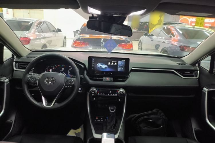 Used Toyota Wildlander 2023 2.0L CVT Two-Wheel Drive Luxury PLUS Edition Center Console