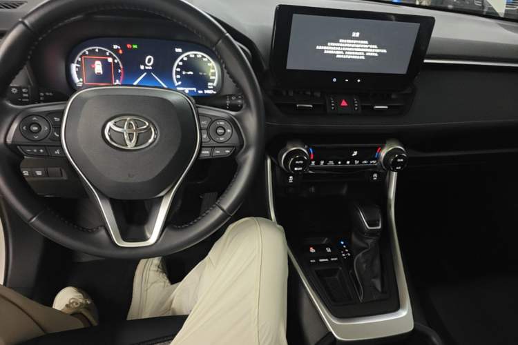 Used Toyota Wildlander 2023 2.0L CVT Two-Wheel Drive Luxury PLUS Edition Center Console