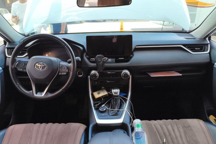 Used Toyota Wildlander 2023 Dual-Motor 2.5L E-CVT Two-Wheel Drive Luxury PLUS Edition Center Console