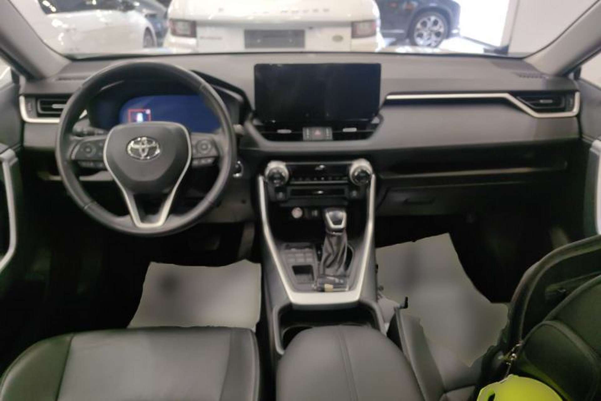 Used Toyota Wildlander 2023 2.0L CVT Four-Wheel Drive Luxury PLUS Edition Center Console