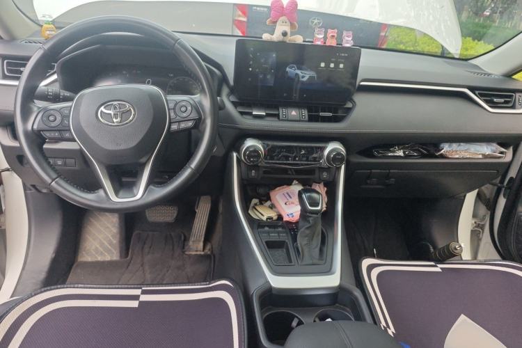 Used Toyota Wildlander 2023 2.0L CVT Two-Wheel Drive Luxury PLUS Edition Center Console