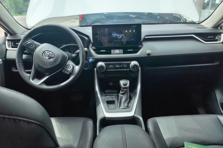 Used Toyota Wildlander 2023 2.0L CVT Two-Wheel Drive Luxury PLUS Edition Center Console