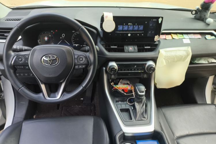 Used Toyota Wildlander 2023 2.0L CVT Two-Wheel Drive Luxury PLUS Edition Center Console