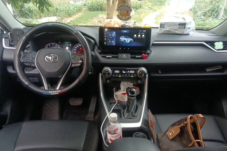 Used Toyota Wildlander 2023 2.0L CVT Two-Wheel Drive Urban Edition Center Console