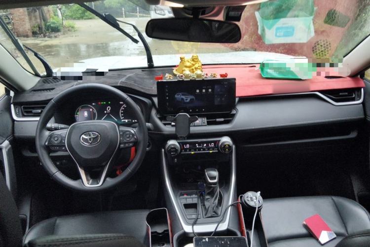 Used Toyota Wildlander 2023 Dual-Motor 2.5L E-CVT Two-Wheel Drive Luxury PLUS Edition Center Console