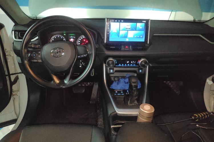Used Toyota Wildlander 2023 2.0L CVT Two-Wheel Drive Leading Edition Center Console